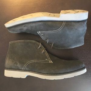 EXPRESS Men’s Dark Gray Suede Chukka Boots, 11